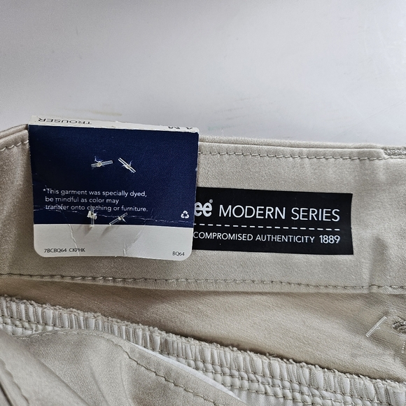 Lee NWT Women’s Modern Series Curvy Fit  Straight Leg Trousers Khaki Tan Size 4 - Picture 6 of 8